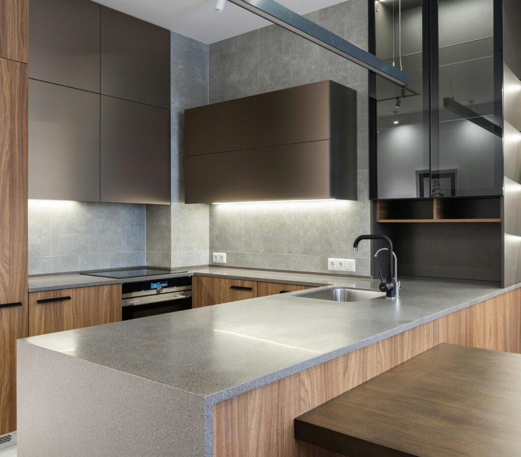 Op zoek naar op maat gemaakte aanrechtbladen? Ritmeester CNC Producties biedt aanrechtbladen die perfect passen bij uw keuken. Klik hier voor meer!