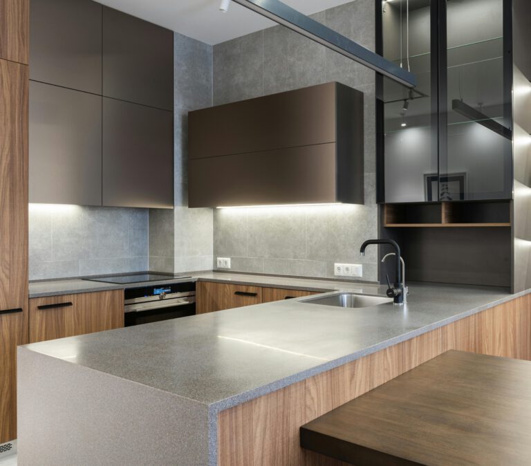Op zoek naar op maat gemaakte aanrechtbladen? Ritmeester CNC Producties biedt aanrechtbladen die perfect passen bij uw keuken. Klik hier voor meer!