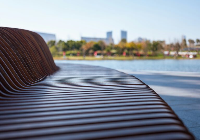 Op zoek naar stijlvolle buitenbanken? Ritmeester CNC maakt buitenbanken op maat die comfort en design combineren. Ontdek de mogelijkheden voor uw tuin!