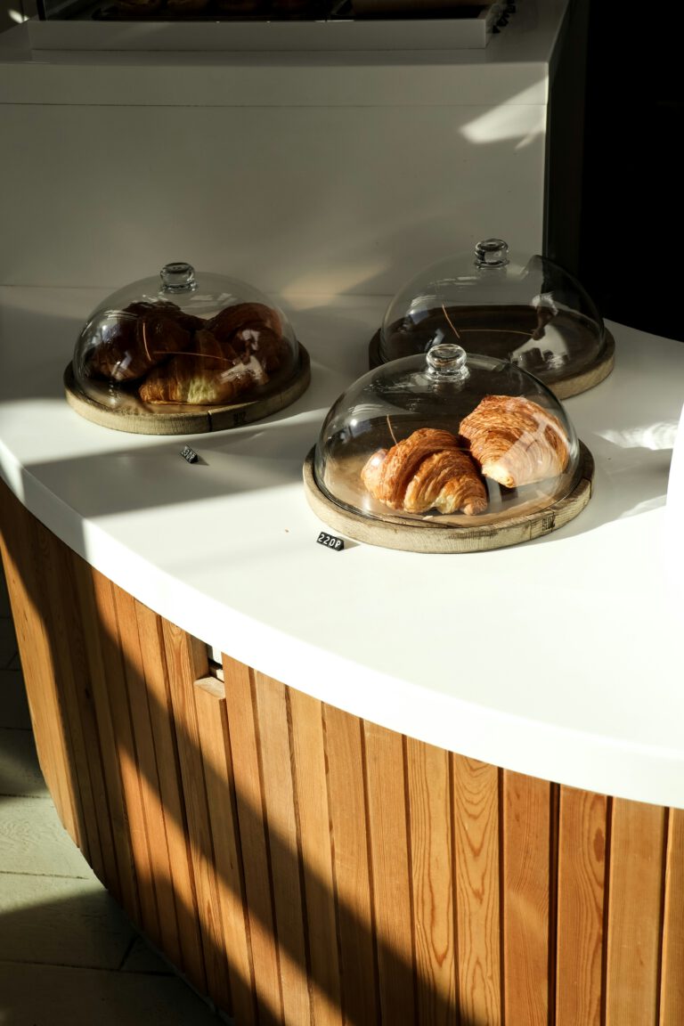 Ronde kastdeurtjes nodig voor jacht of interieur? Ritmeester CNC levert maatwerk, van halffabricaat tot eindproduct, met luxe afwerking en lichtgewicht opties. Ontdek het nu!