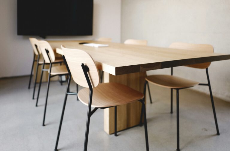 Ontdek op maat gemaakte vergadertafels van Ritmeester CNC Producties. Perfect voor kantoren en bedrijven. Neem contact op voor een vrijblijvende offerte!