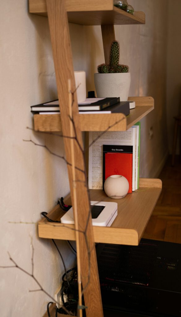 Professionele displays nodig voor uw katheder? Ritmeester CNC maakt displays op maat met perfecte afwerking en stijlvol design. Bekijk de mogelijkheden!