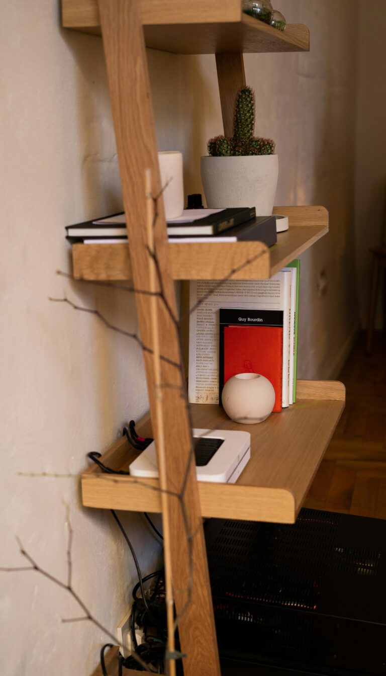 Professionele displays nodig voor uw katheder? Ritmeester CNC maakt displays op maat met perfecte afwerking en stijlvol design. Bekijk de mogelijkheden!