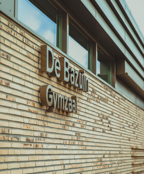 Op zoek naar maatwerk voor gevelletters, bewegwijzering of displays? Ritmeester CNC freest haarscherpe signing in PVC, HPL, acrylaat of hout – opvallend, nauwkeurig en klaar om te overtuigen.